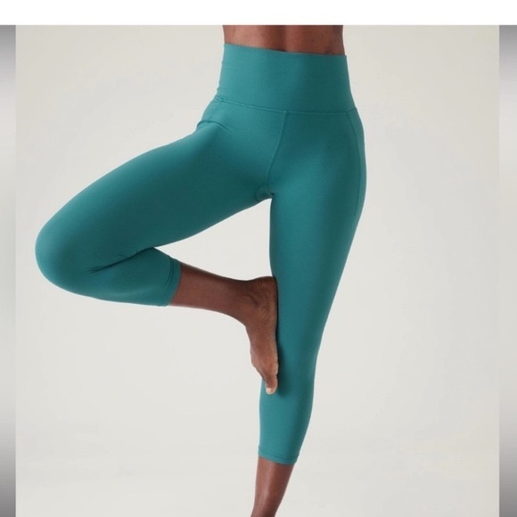 Athleta Pants - Athleta Salutation Stash Pocket ll Capri Ladies XS